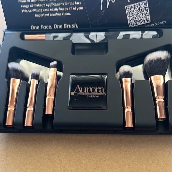 New Aurora SwitchPro Sanitizing Makeup Brushes Set - Picture 5 of 7
